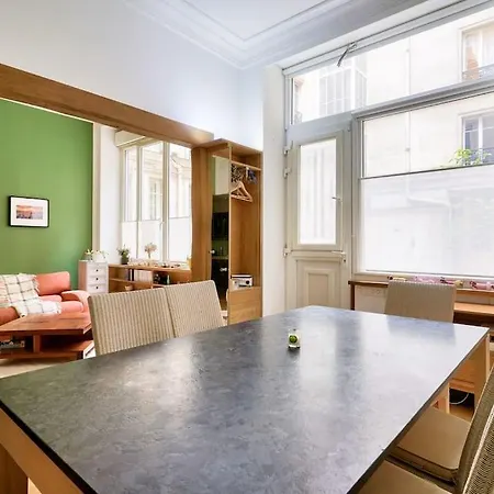 Nice Haussmannian In The 9th District Apartamento París